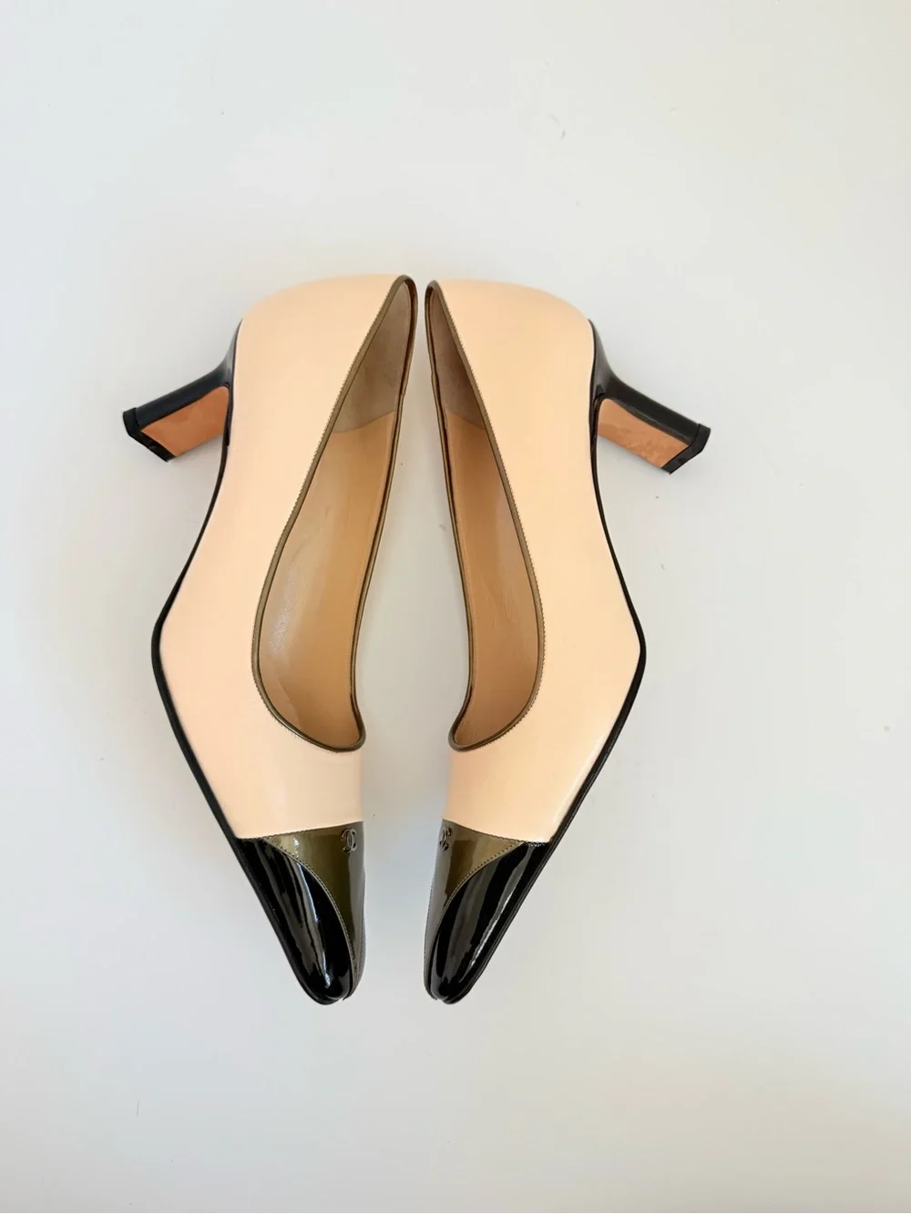 CHANEL 02C Cruise 2002 Classic Cap Toe Pumps 38.5 C1841 Light Pink Black patent